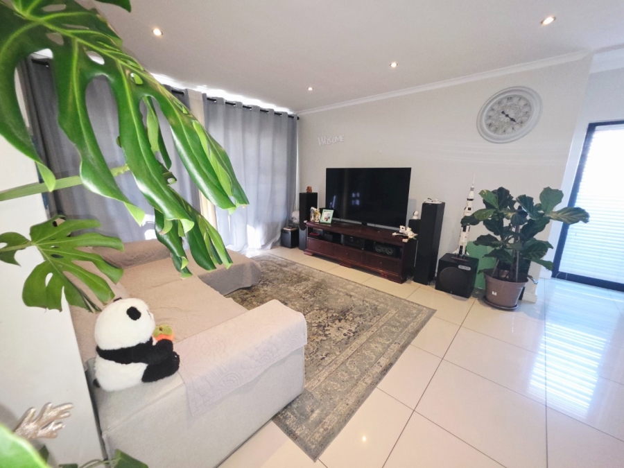 3 Bedroom Property for Sale in Parklands North Western Cape